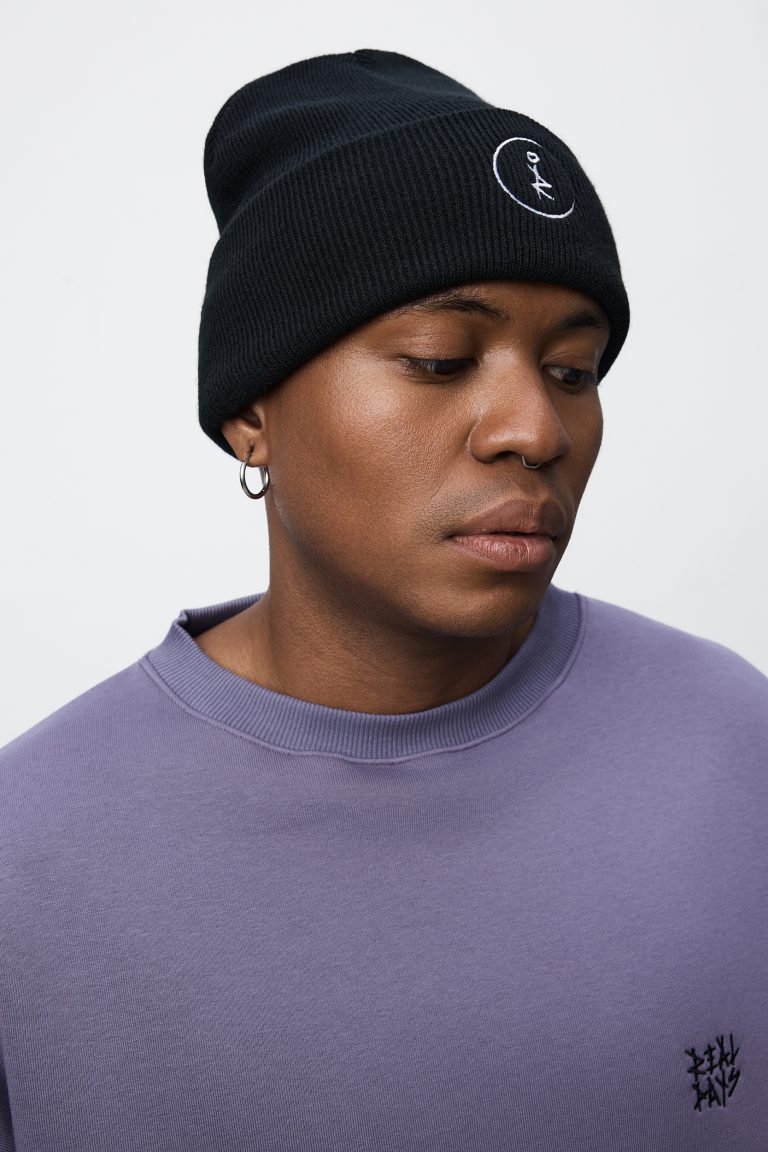 Black R-Logo Beanie